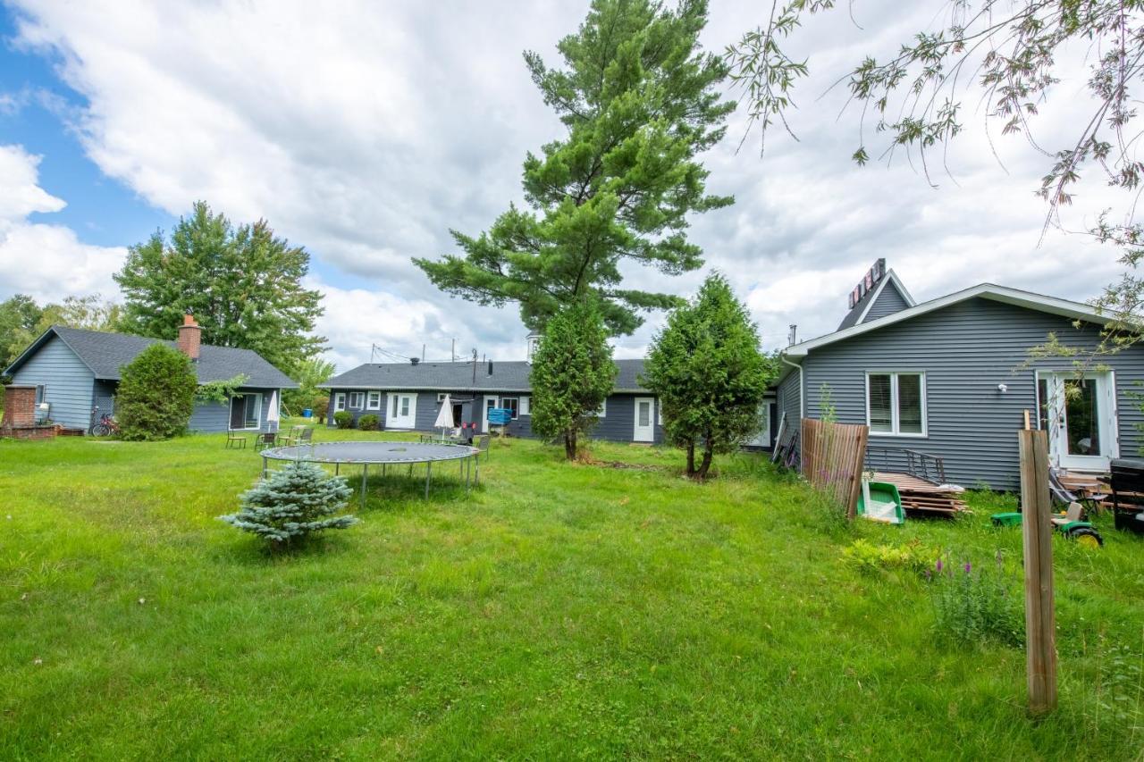 Motel Fleur De Lys Magog Esterno foto