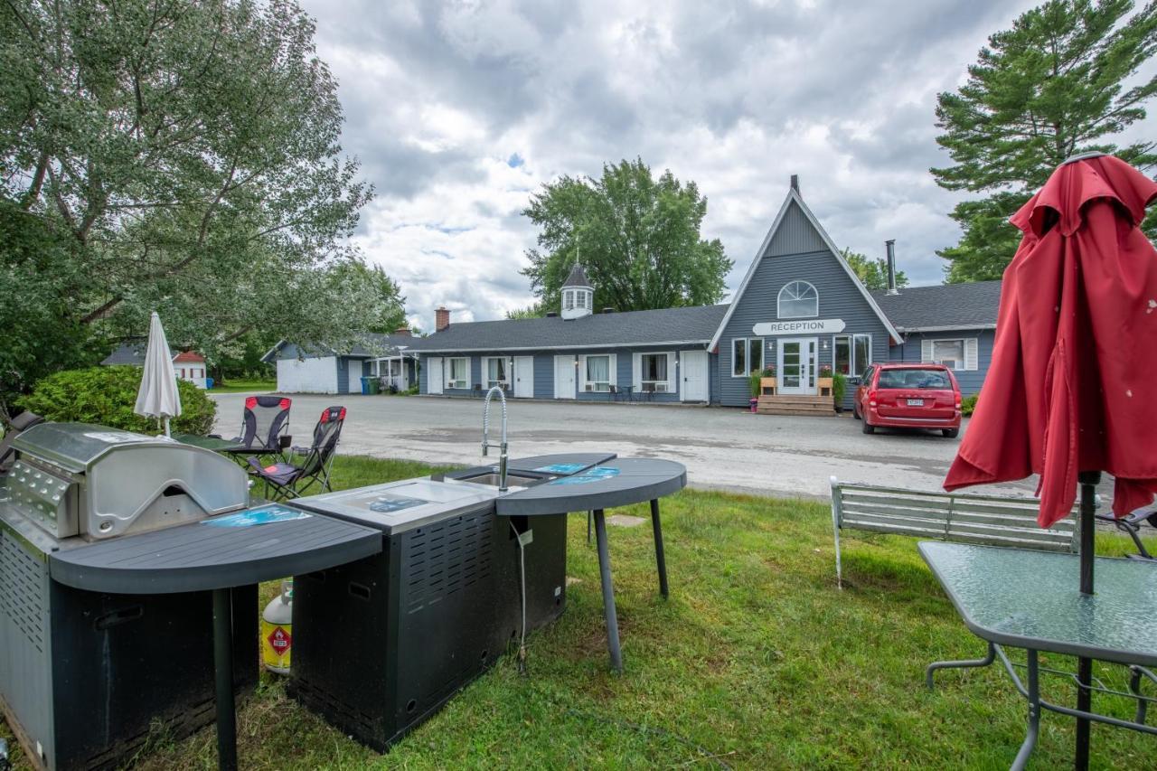 Motel Fleur De Lys Magog Esterno foto