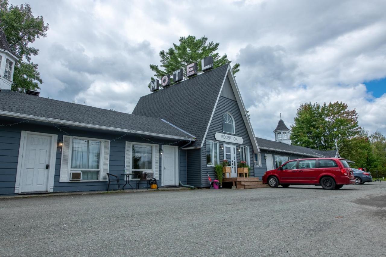 Motel Fleur De Lys Magog Esterno foto