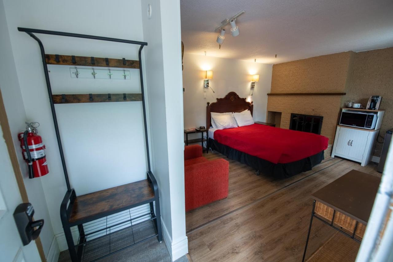 Motel Fleur De Lys Magog Esterno foto