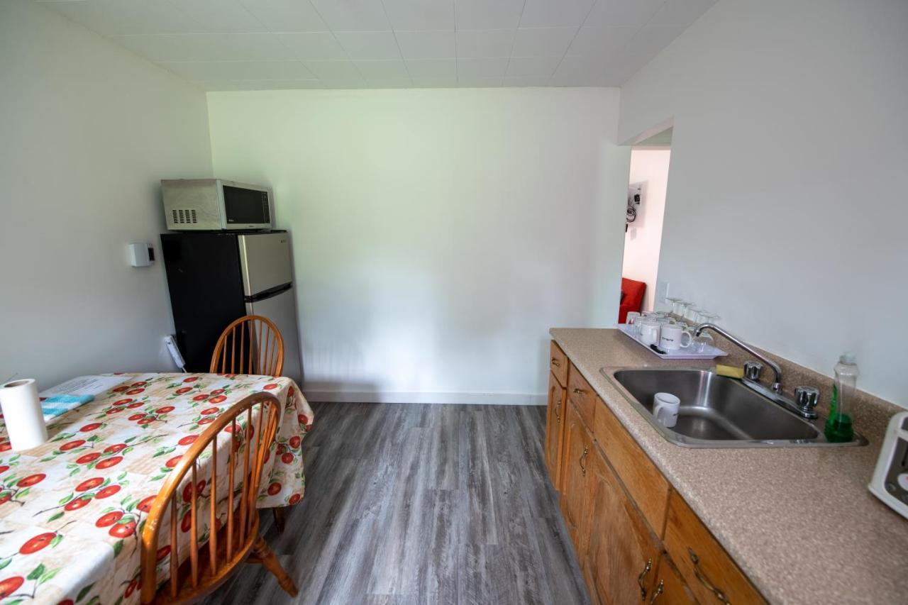Motel Fleur De Lys Magog Esterno foto