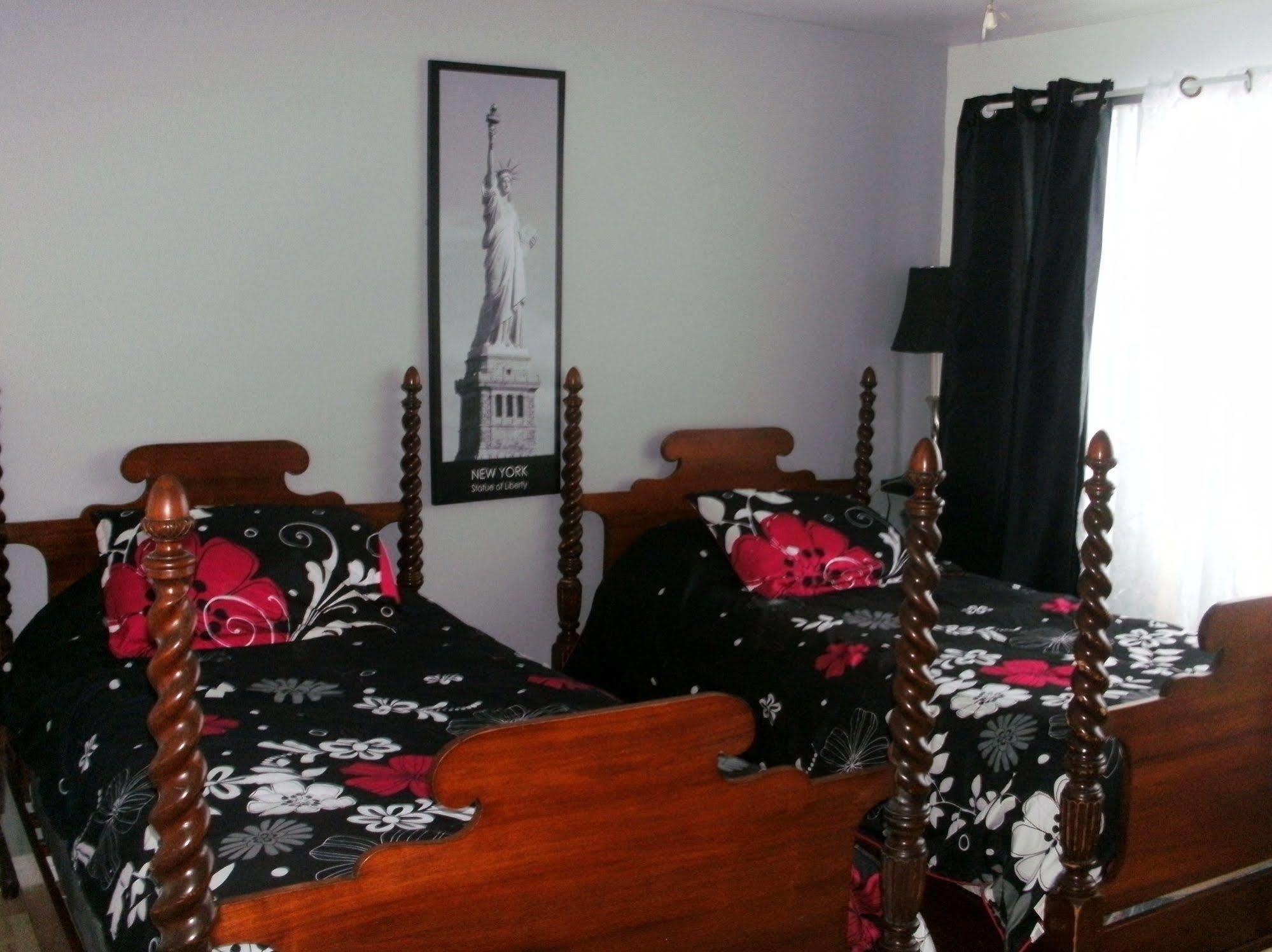 Motel Fleur De Lys Magog Esterno foto