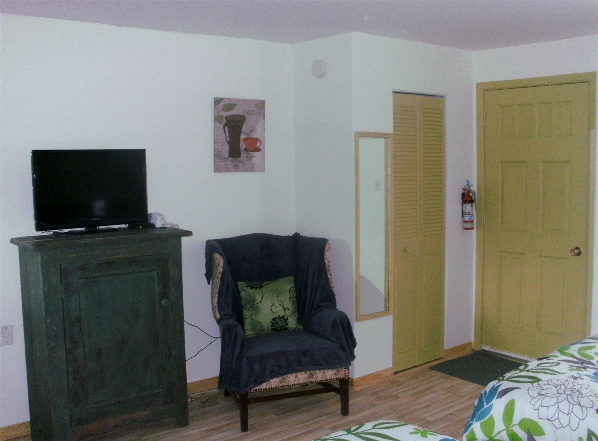Motel Fleur De Lys Magog Esterno foto