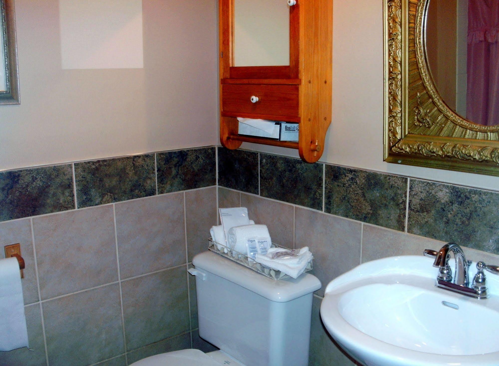 Motel Fleur De Lys Magog Esterno foto