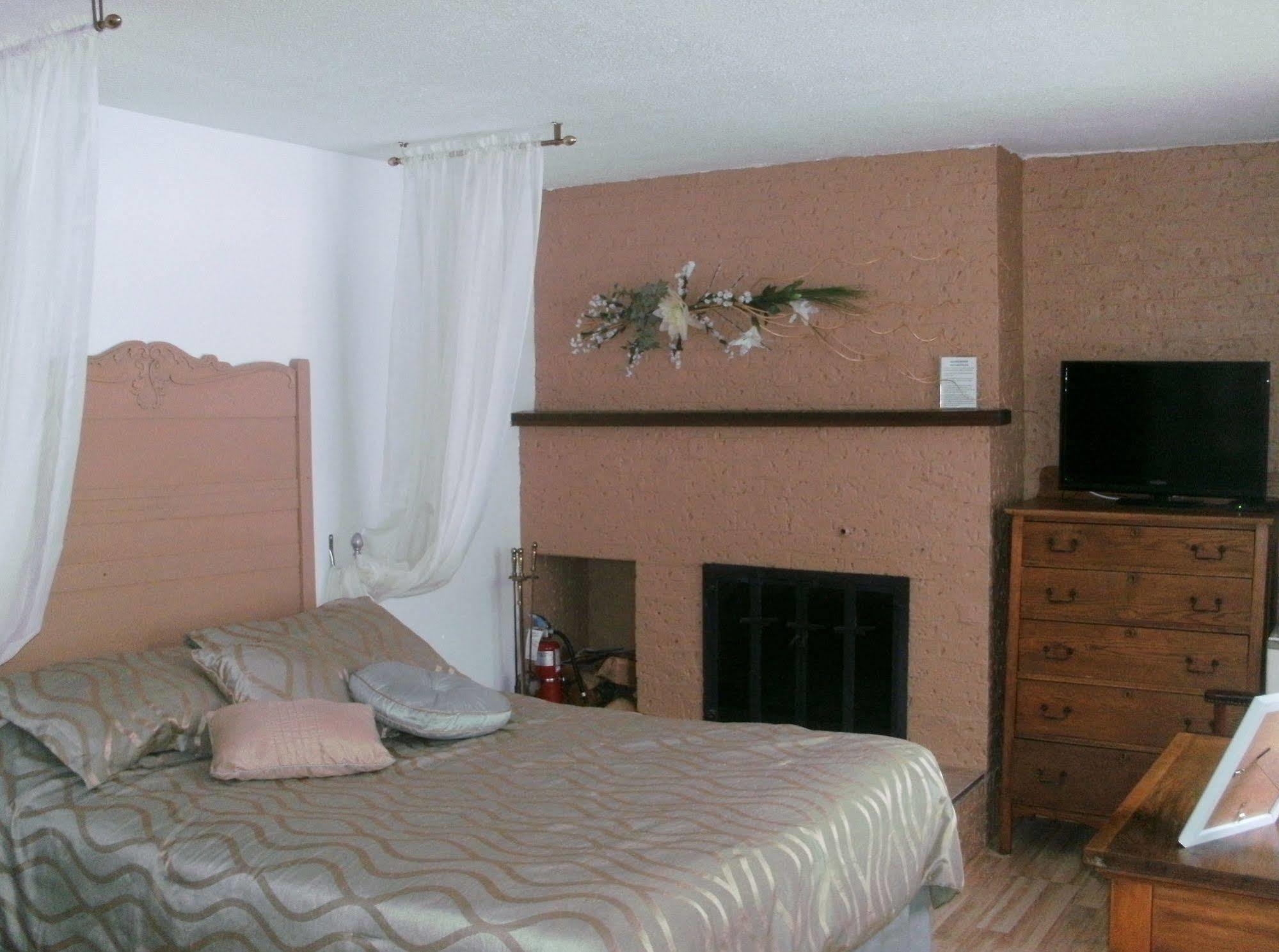 Motel Fleur De Lys Magog Esterno foto